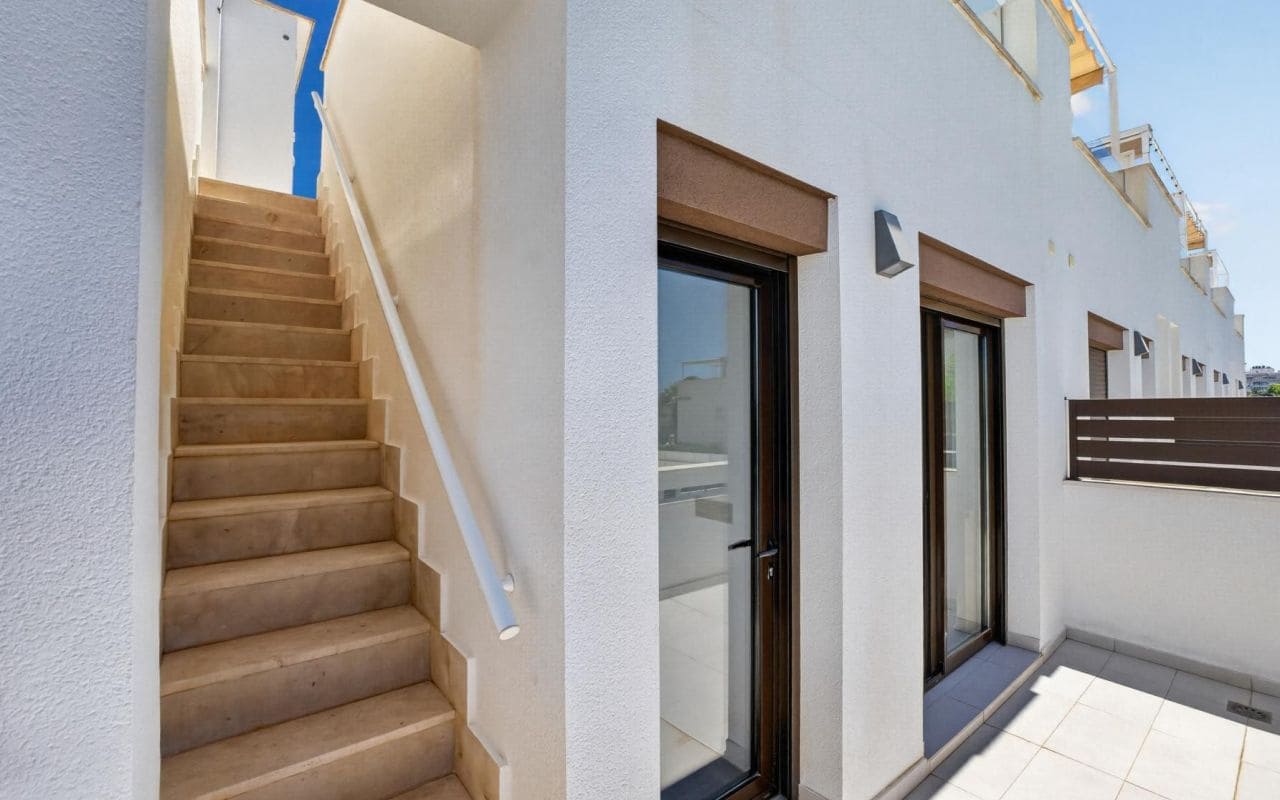 3 sypialnia Dom na sprzedaż w Torrevieja z basenem - 323 000 € (Ref: 9953246)