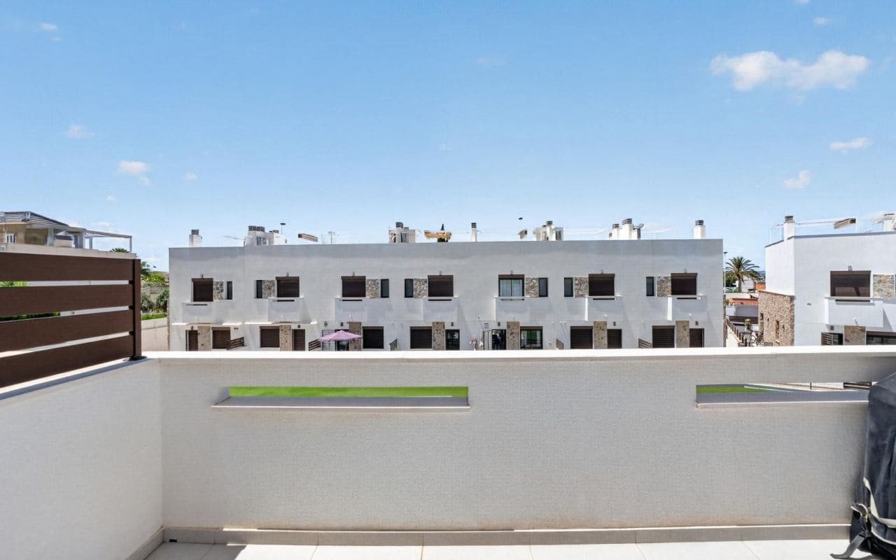 3 sypialnia Dom na sprzedaż w Torrevieja z basenem - 323 000 € (Ref: 9953246)
