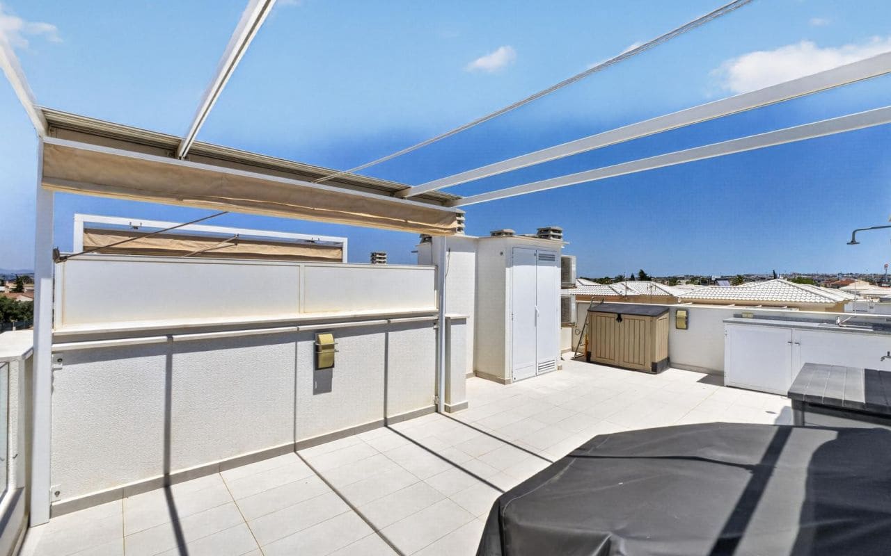 3 sypialnia Dom na sprzedaż w Torrevieja z basenem - 323 000 € (Ref: 9953246)