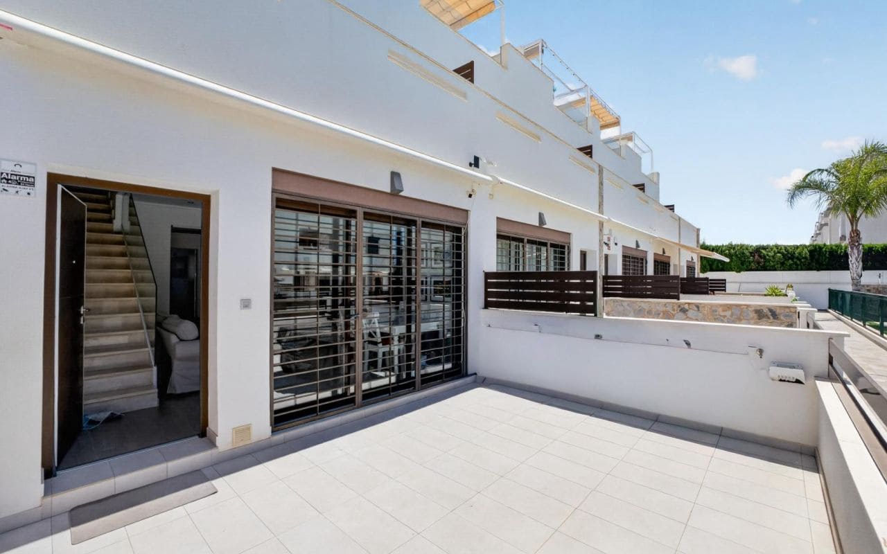 3 sypialnia Dom na sprzedaż w Torrevieja z basenem - 323 000 € (Ref: 9953246)
