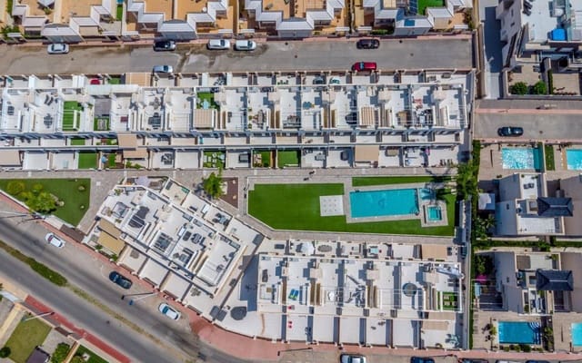 3 slaapkamer Huis te koop in Torrevieja met zwembad - € 323.000 (Ref: 9953246)