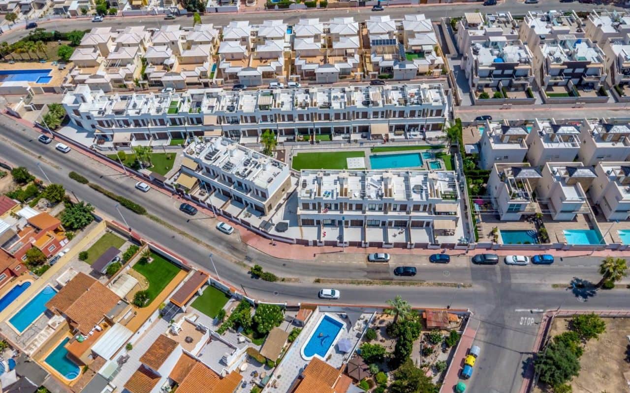 3 sypialnia Dom na sprzedaż w Torrevieja z basenem - 323 000 € (Ref: 9953246)
