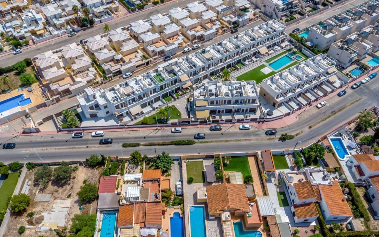 3 sypialnia Dom na sprzedaż w Torrevieja z basenem - 323 000 € (Ref: 9953246)