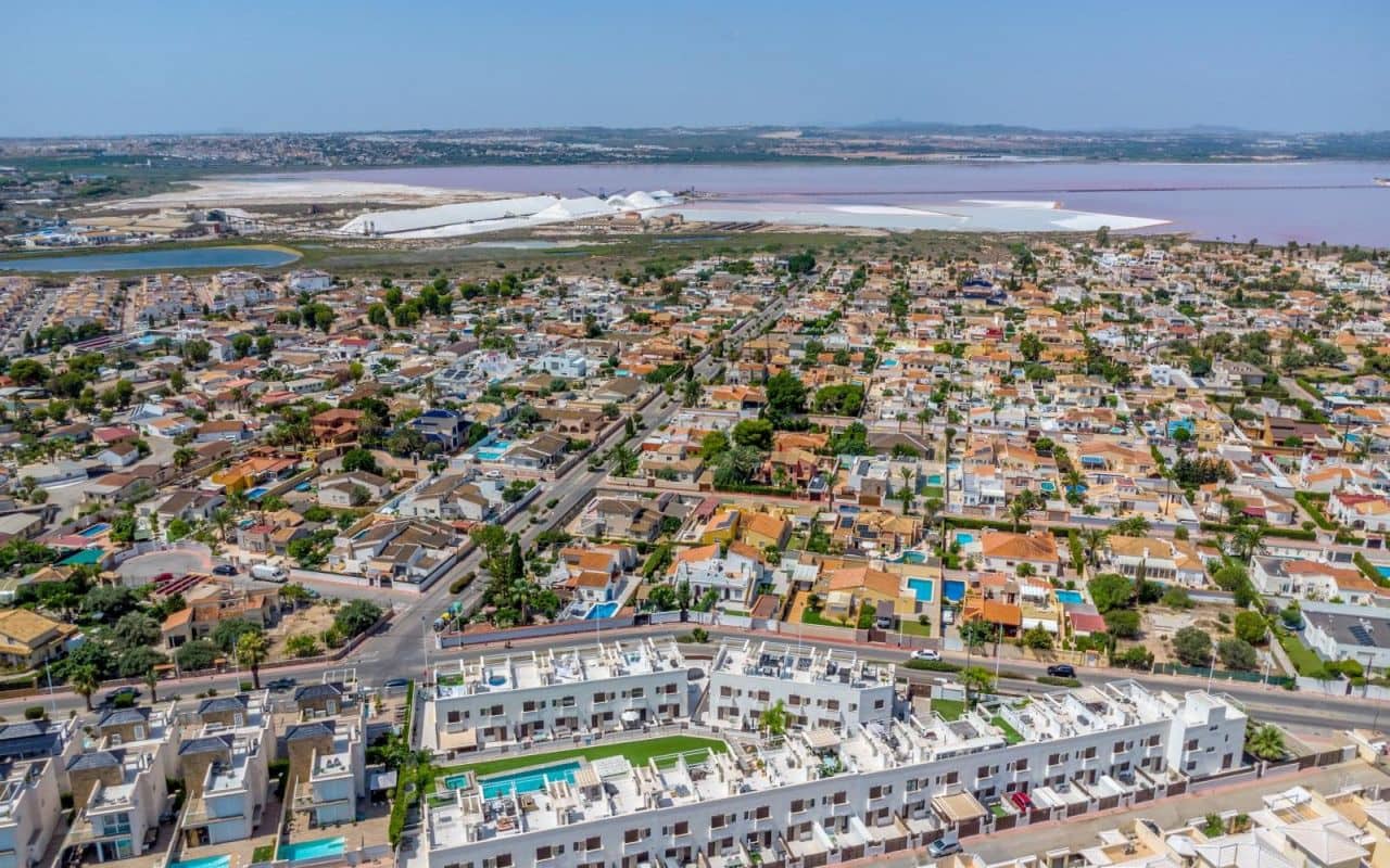 3 sypialnia Dom na sprzedaż w Torrevieja z basenem - 323 000 € (Ref: 9953246)