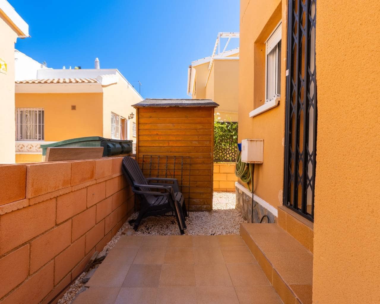 3 makuuhuone Huvila myytävänä paikassa Playa Flamenca mukana uima-altaan - 330 000 € (Ref: 9958558)