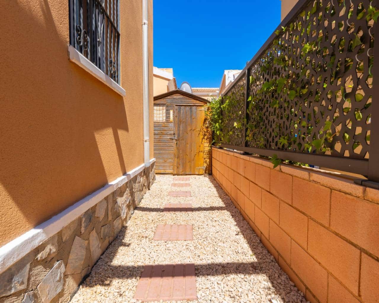 3 makuuhuone Huvila myytävänä paikassa Playa Flamenca mukana uima-altaan - 330 000 € (Ref: 9958558)