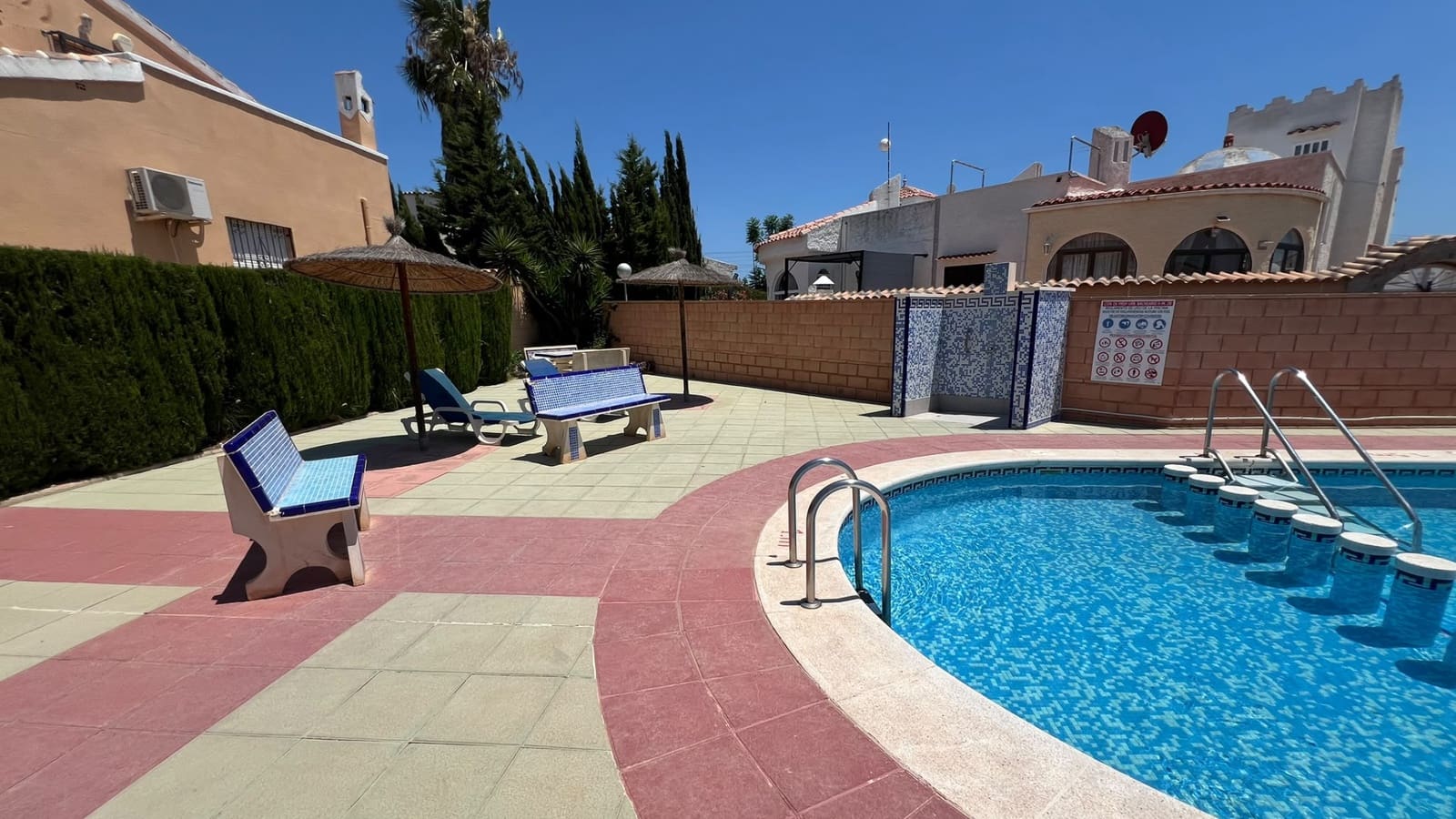 3 makuuhuone Huvila myytävänä paikassa Playa Flamenca mukana uima-altaan - 330 000 € (Ref: 9958558)