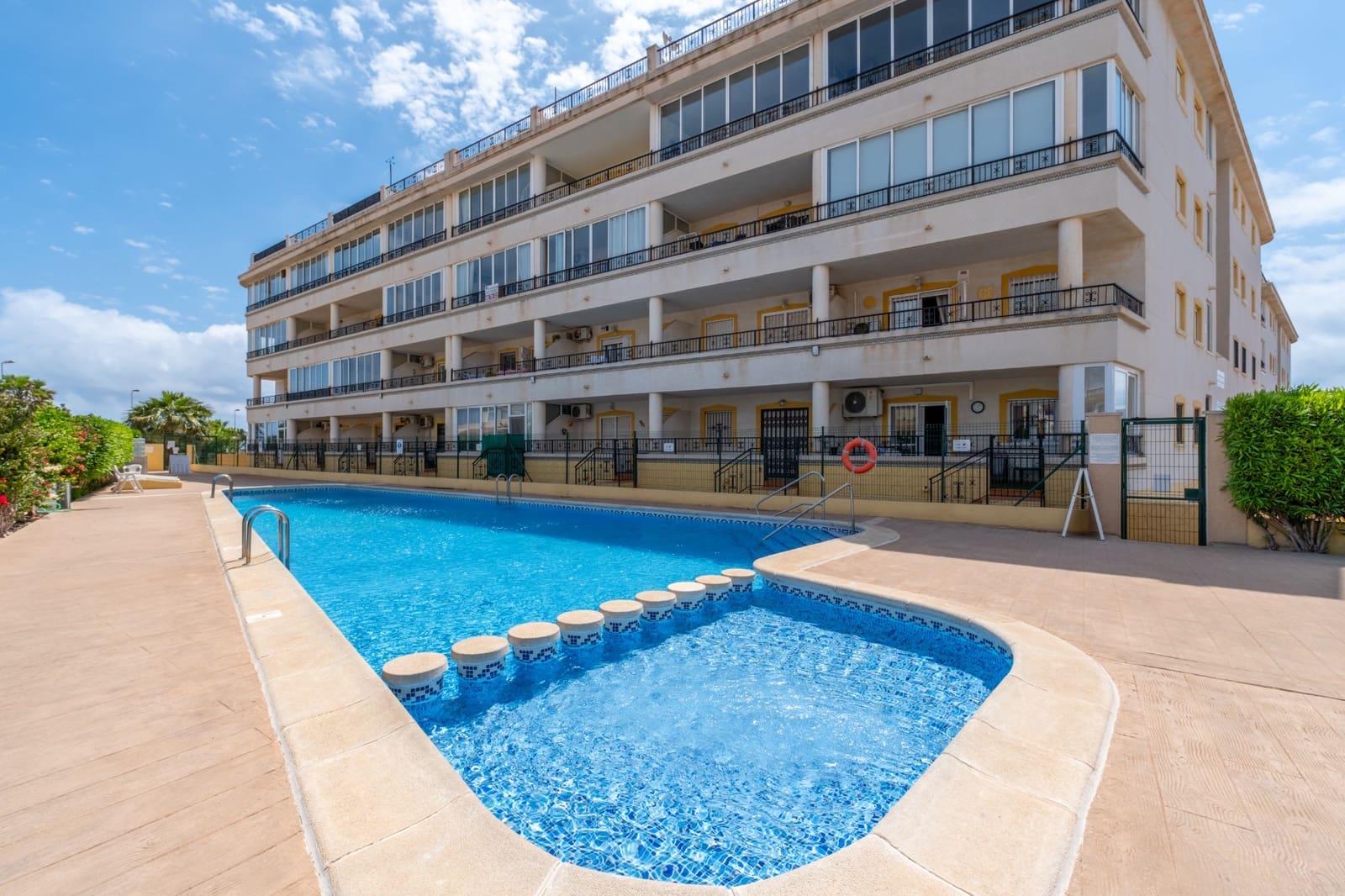 2 soveværelse Lejlighed til salg i Playa Flamenca med swimmingpool - € 194.800 (Ref: 9964017)