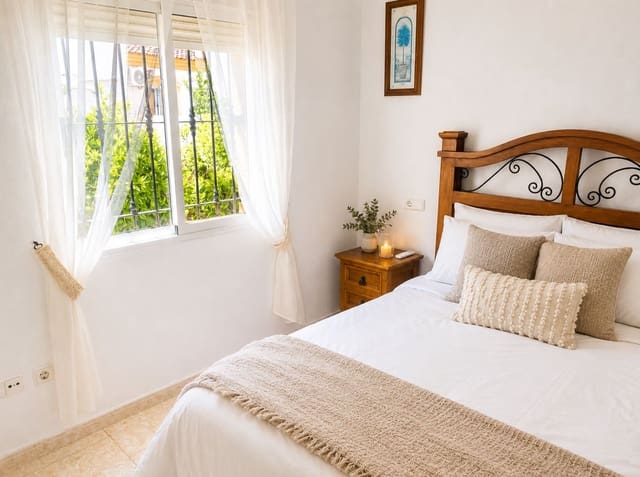 2 bedroom Villa for sale in Guardamar del Segura with pool - € 239,999 (Ref: 9974308)
