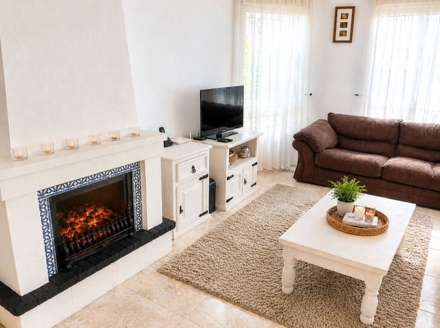 2 bedroom Villa for sale in Guardamar del Segura with pool - € 239,999 (Ref: 9974308)