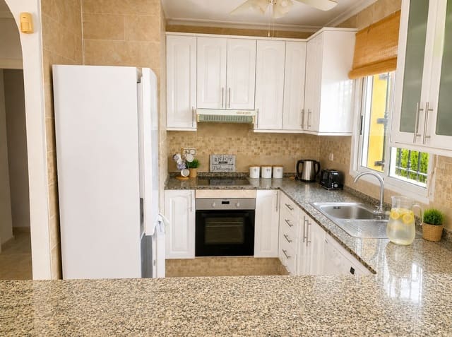 2 bedroom Villa for sale in Guardamar del Segura with pool - € 239,999 (Ref: 9974308)