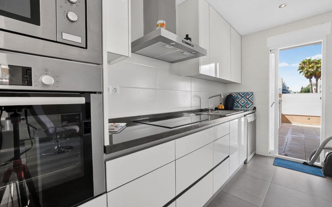 2 slaapkamer Appartement te koop in Punta Prima met zwembad - € 269.000 (Ref: 9976154)