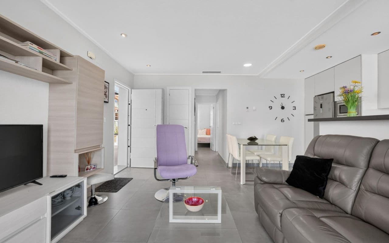 2 slaapkamer Appartement te koop in Punta Prima met zwembad - € 269.000 (Ref: 9976154)