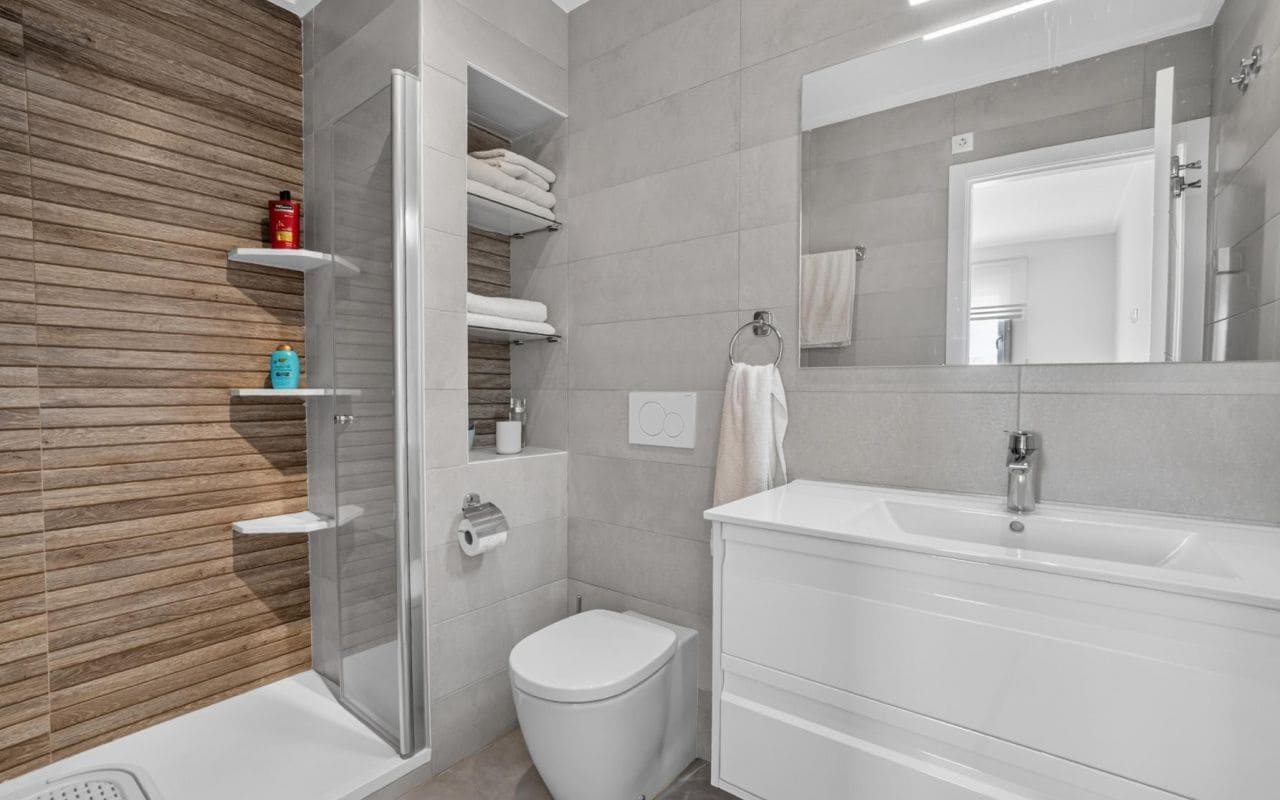 2 slaapkamer Appartement te koop in Punta Prima met zwembad - € 269.000 (Ref: 9976154)
