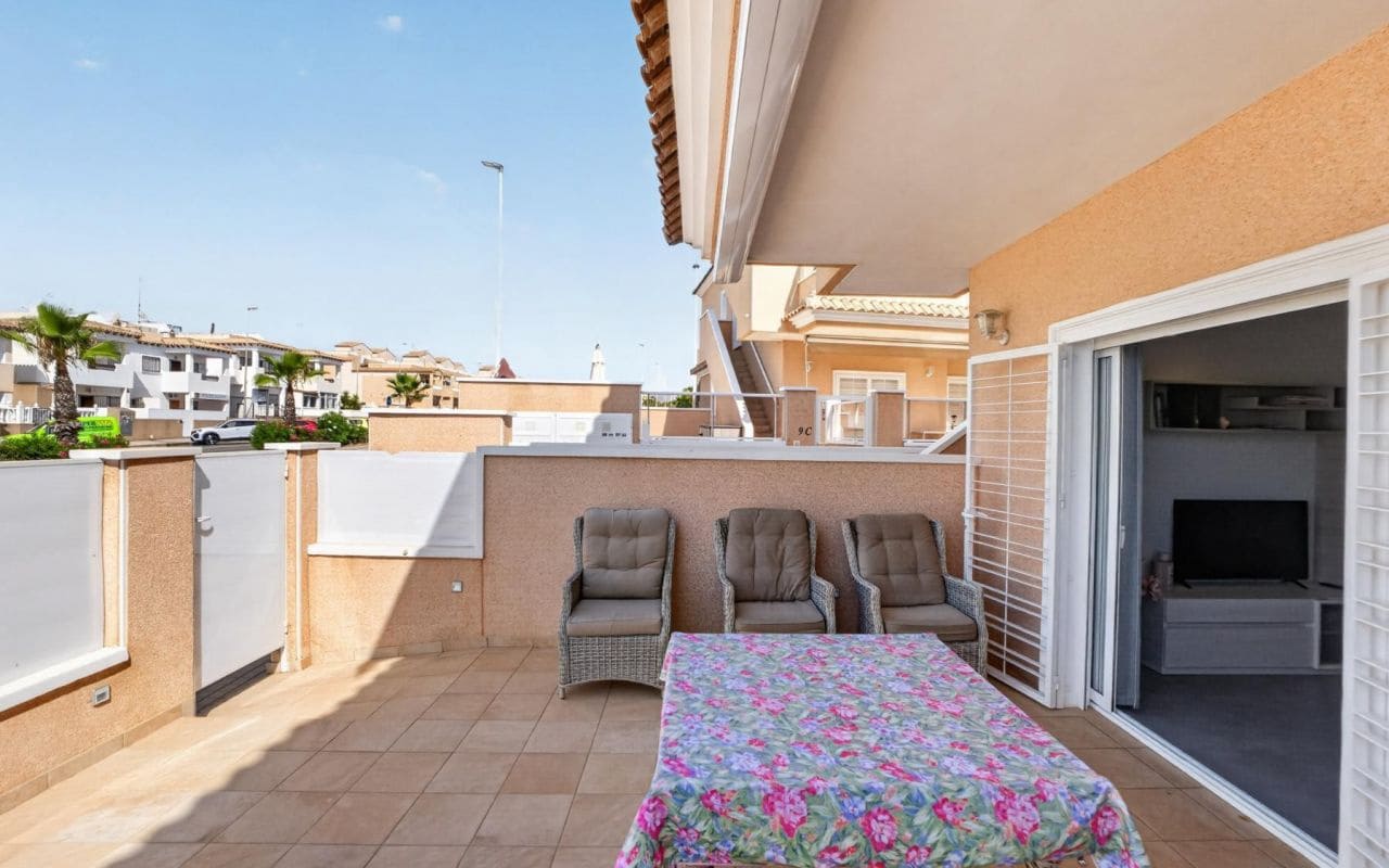 2 slaapkamer Appartement te koop in Punta Prima met zwembad - € 269.000 (Ref: 9976154)