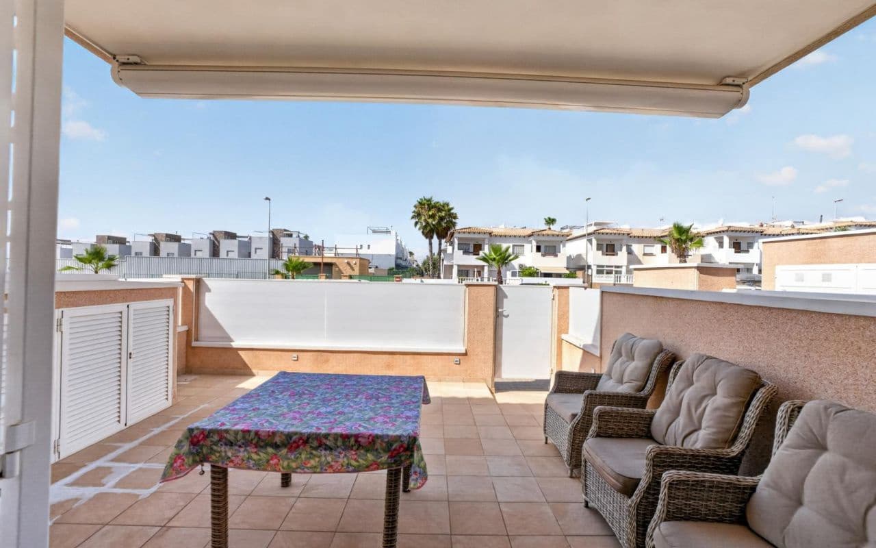 2 slaapkamer Appartement te koop in Punta Prima met zwembad - € 269.000 (Ref: 9976154)