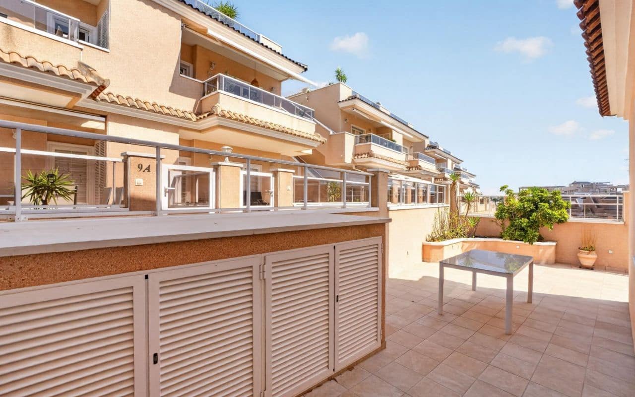2 slaapkamer Appartement te koop in Punta Prima met zwembad - € 269.000 (Ref: 9976154)