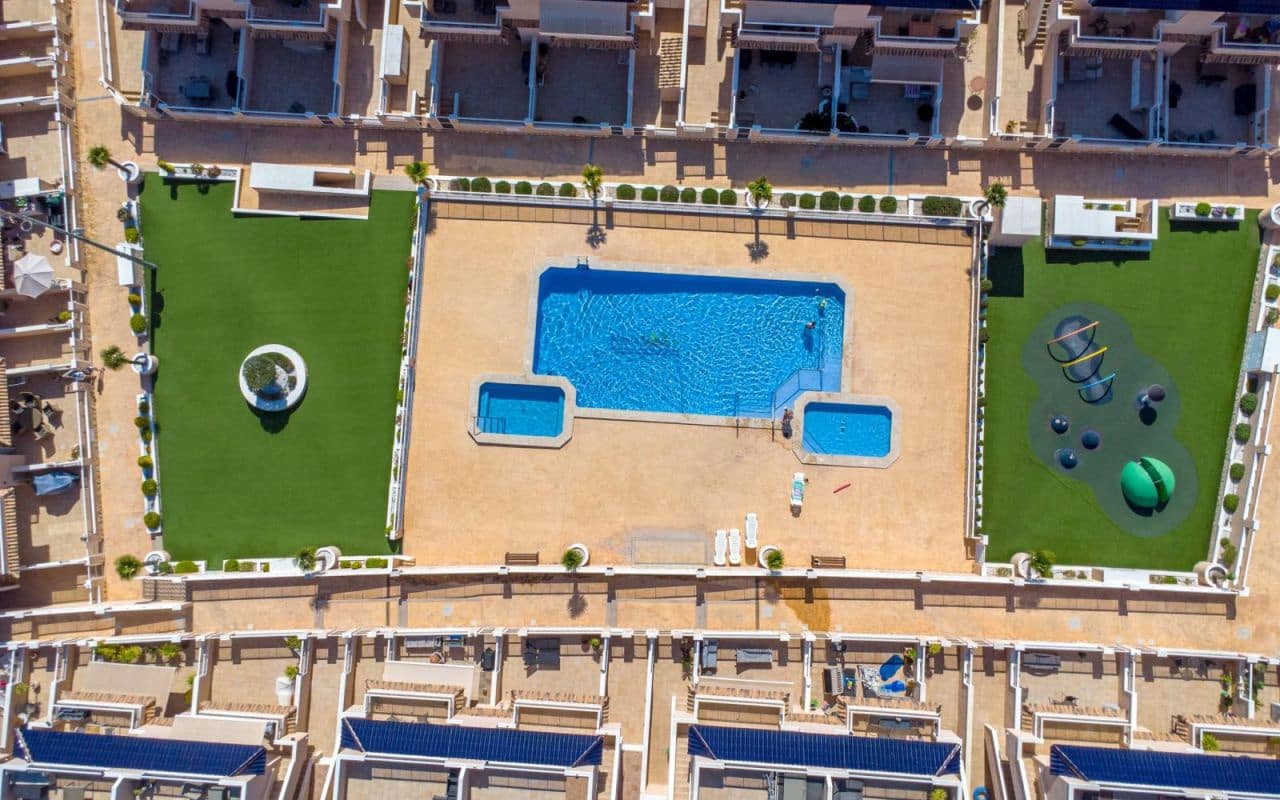 2 slaapkamer Appartement te koop in Punta Prima met zwembad - € 269.000 (Ref: 9976154)