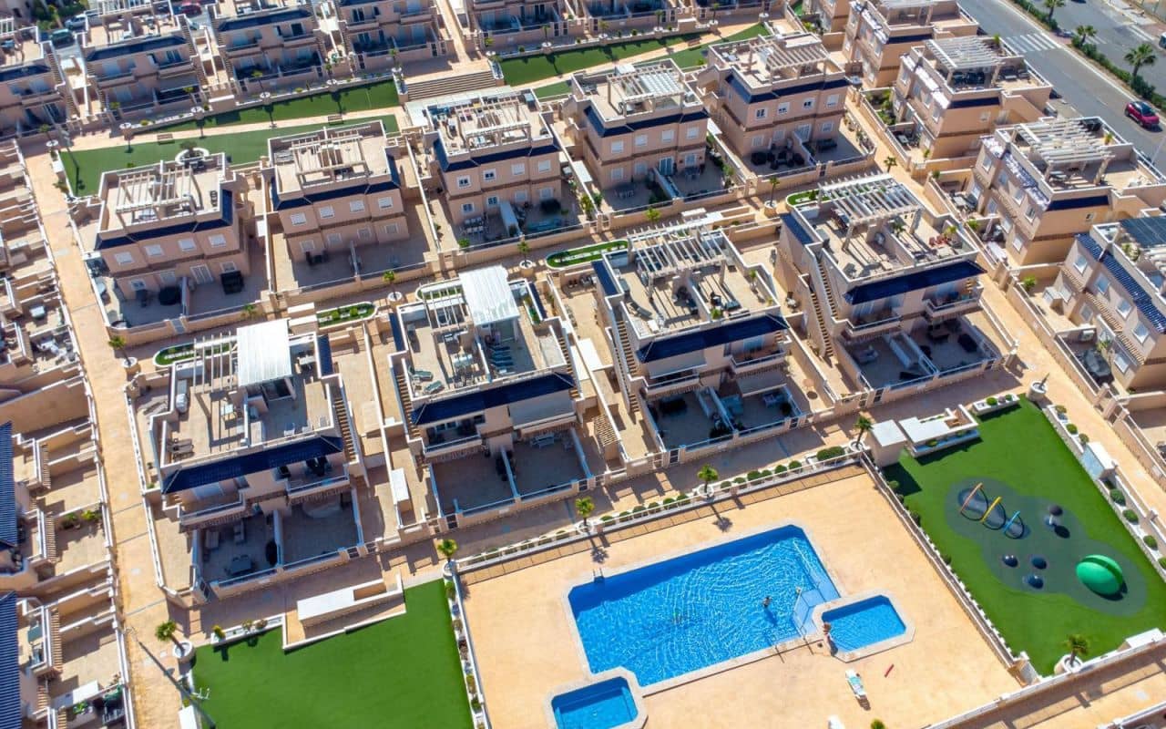 2 slaapkamer Appartement te koop in Punta Prima met zwembad - € 269.000 (Ref: 9976154)