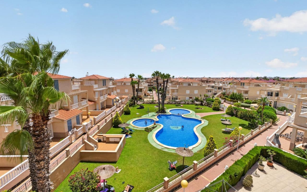 3 bedroom Terraced Villa for sale in Playa Flamenca with pool - € 315,000 (Ref: 9976155)