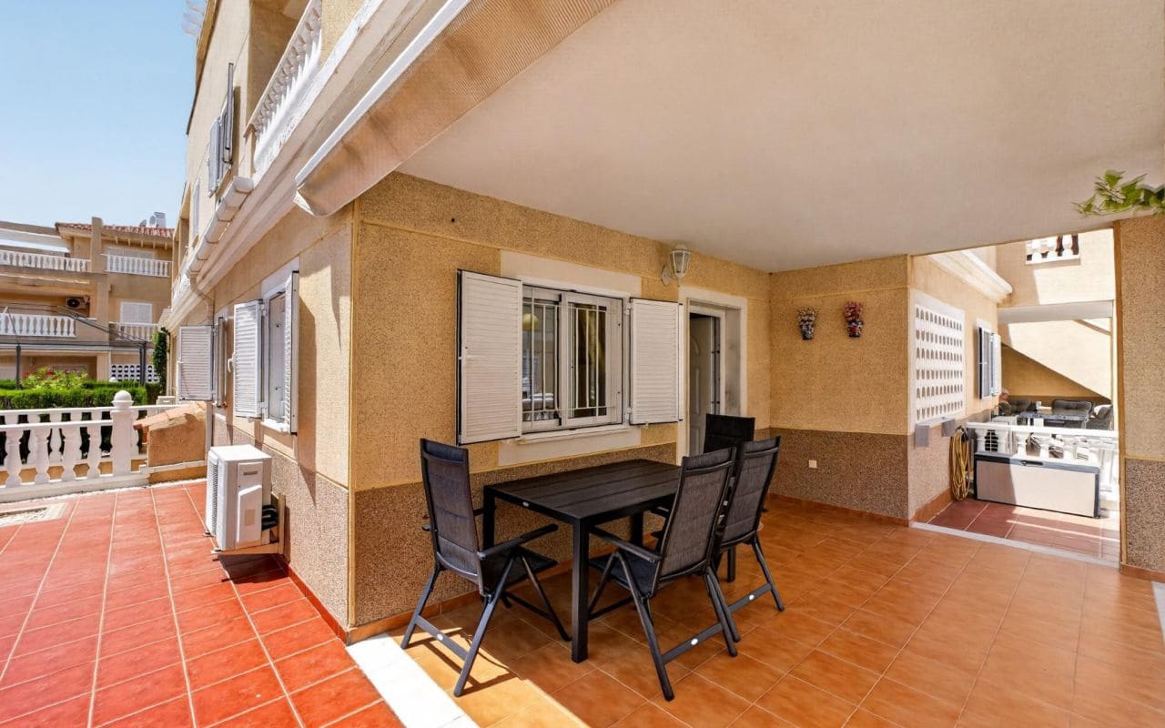3 bedroom Terraced Villa for sale in Playa Flamenca with pool - € 315,000 (Ref: 9976155)