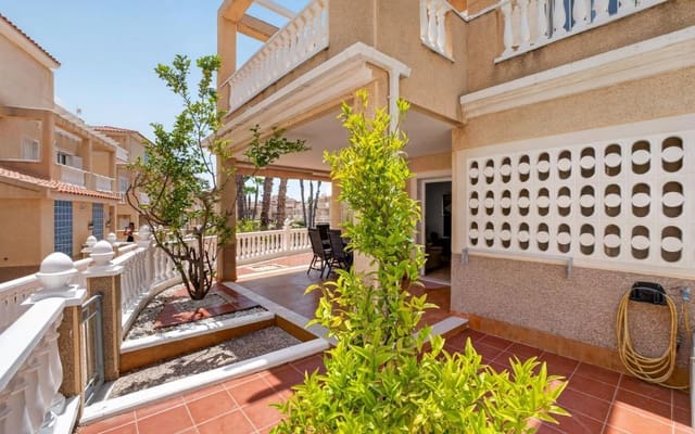 3 soverom Rekkehus til salgs i Playa Flamenca, Orihuela med svømmebasseng - € 315 000 (Ref: 9976155)