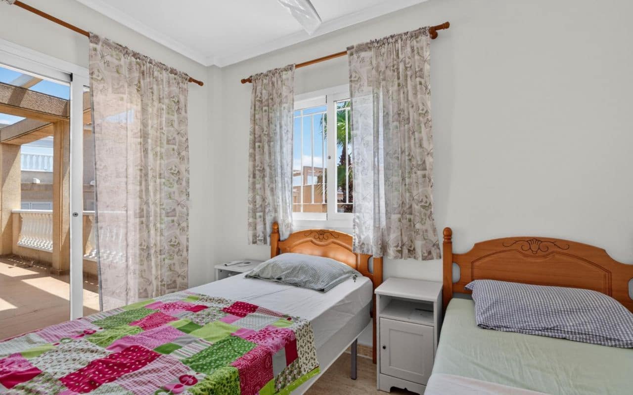 3 bedroom Terraced Villa for sale in Playa Flamenca with pool - € 315,000 (Ref: 9976155)