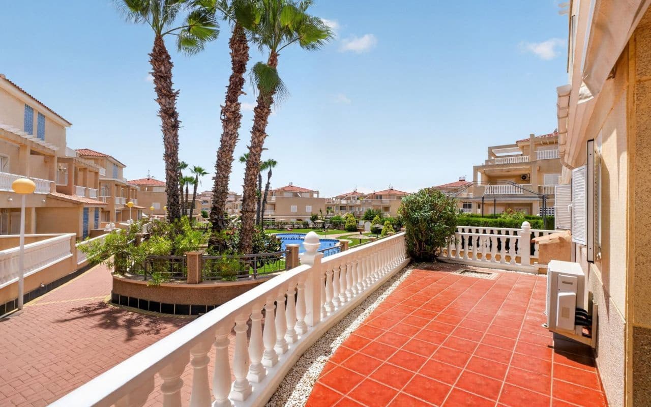 3 bedroom Terraced Villa for sale in Playa Flamenca with pool - € 315,000 (Ref: 9976155)