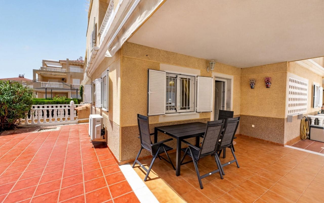 3 bedroom Terraced Villa for sale in Playa Flamenca with pool - € 315,000 (Ref: 9976155)