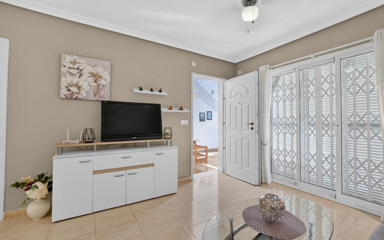 2 soverom Leilighet til salgs i Playa Flamenca med svømmebasseng - € 195 000 (Ref: 9976156)