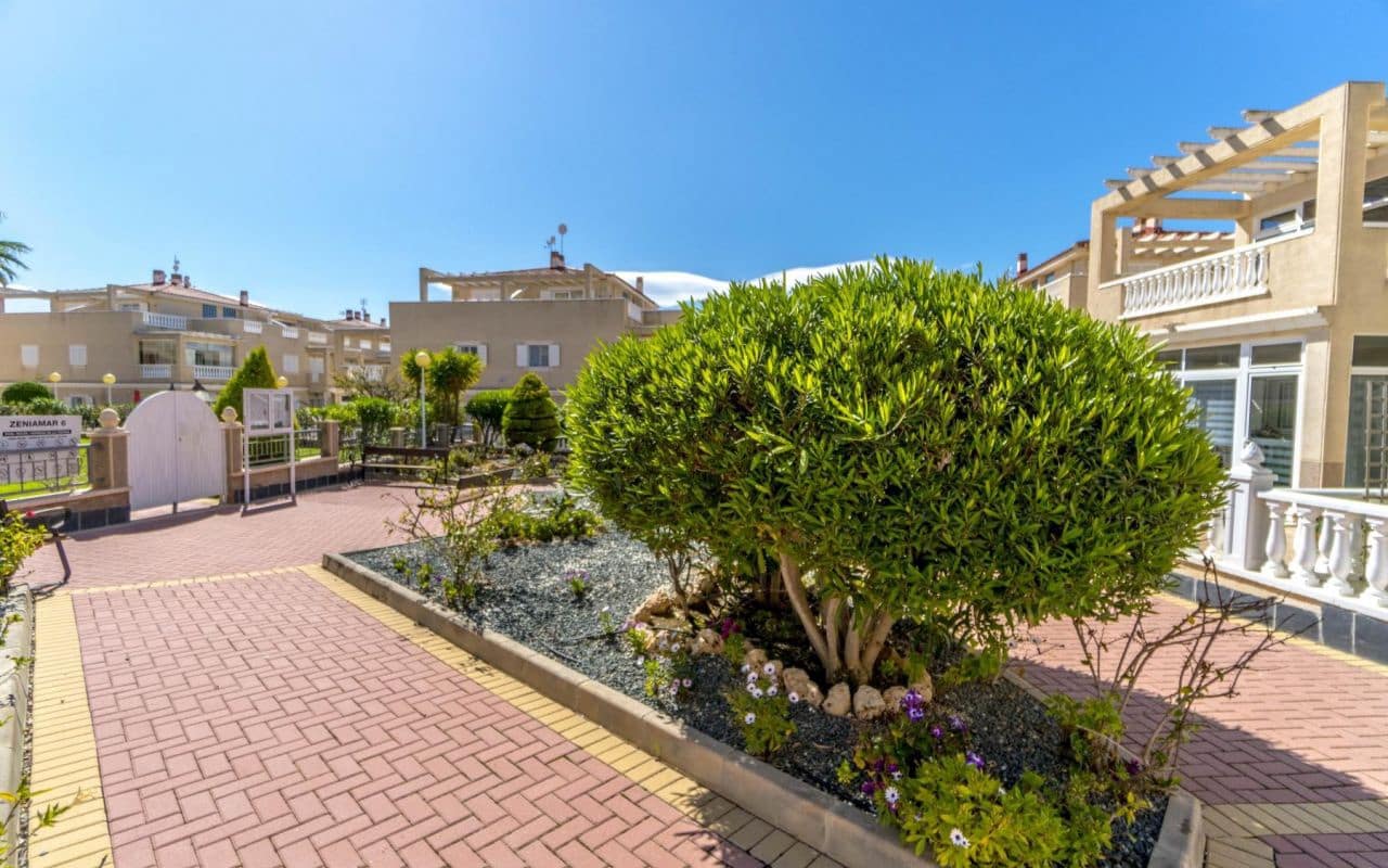 2 soverom Leilighet til salgs i Playa Flamenca med svømmebasseng - € 195 000 (Ref: 9976156)