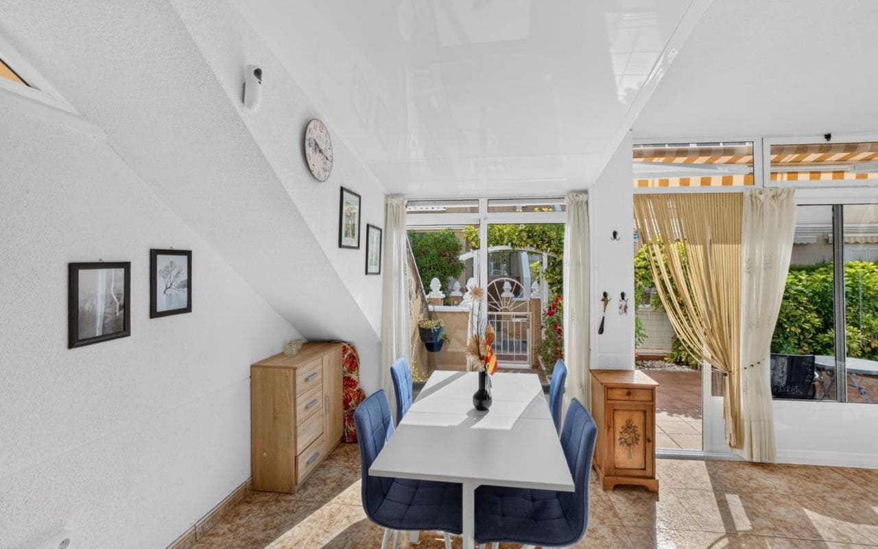 2 soverom Leilighet til salgs i Playa Flamenca med svømmebasseng - € 195 000 (Ref: 9976156)
