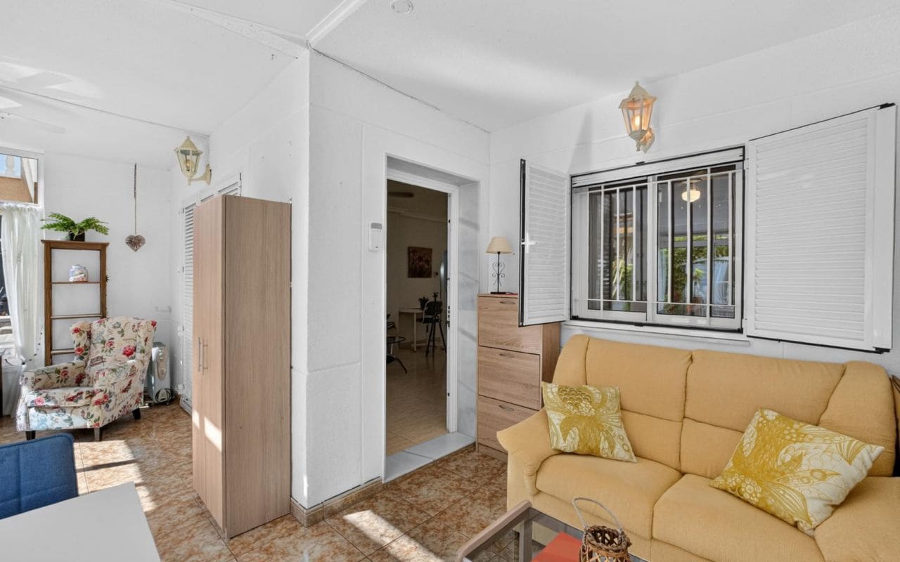 2 soverom Leilighet til salgs i Playa Flamenca med svømmebasseng - € 195 000 (Ref: 9976156)