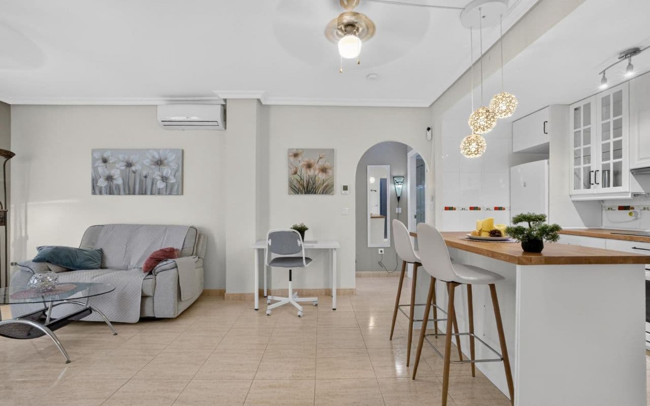 2 soverom Leilighet til salgs i Playa Flamenca med svømmebasseng - € 195 000 (Ref: 9976156)
