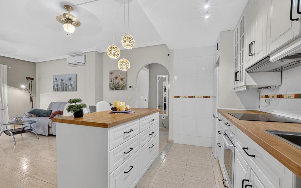 2 soverom Leilighet til salgs i Playa Flamenca med svømmebasseng - € 195 000 (Ref: 9976156)