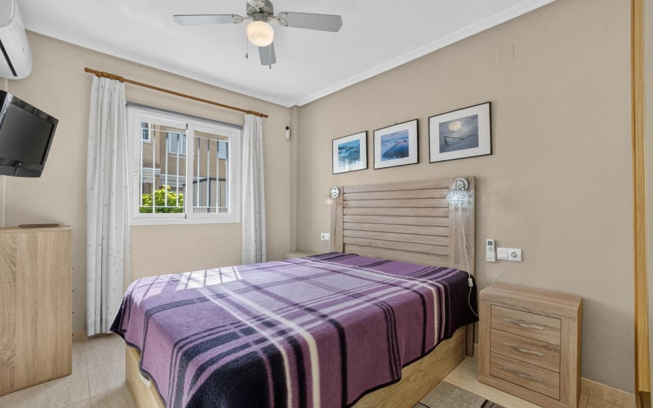 2 soverom Leilighet til salgs i Playa Flamenca med svømmebasseng - € 195 000 (Ref: 9976156)