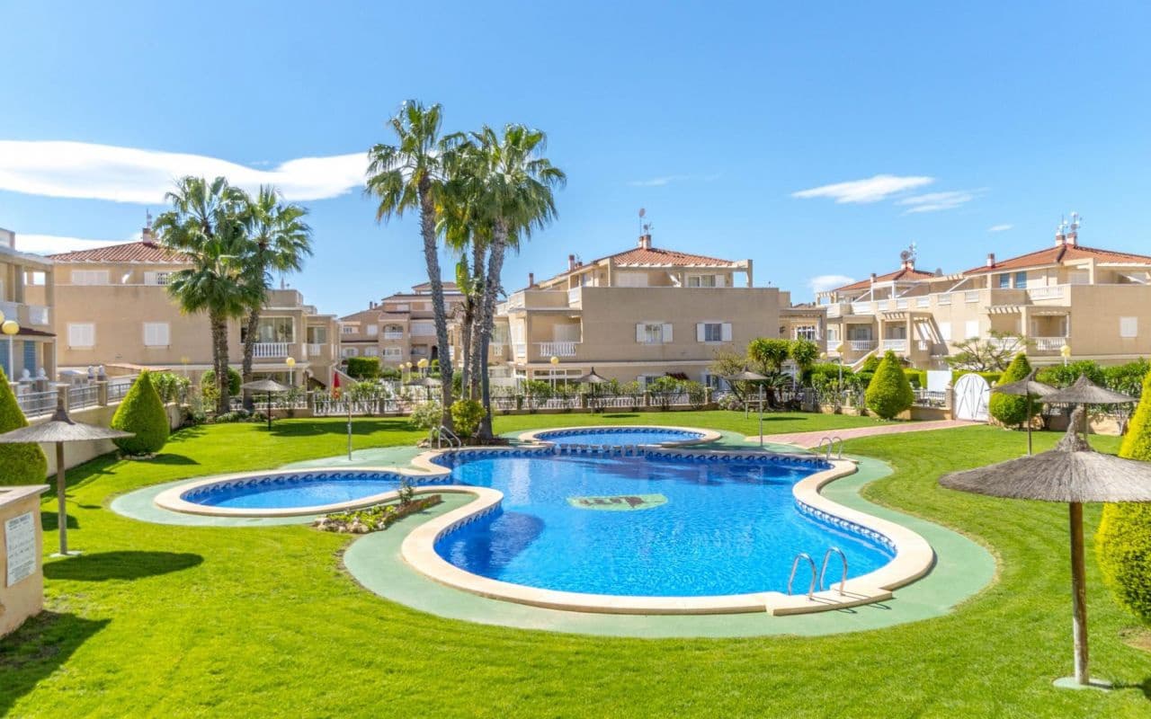 2 soverom Leilighet til salgs i Playa Flamenca med svømmebasseng - € 195 000 (Ref: 9976156)