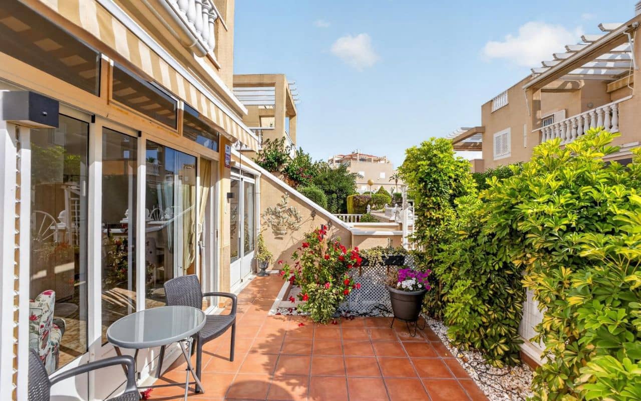2 soverom Leilighet til salgs i Playa Flamenca med svømmebasseng - € 195 000 (Ref: 9976156)