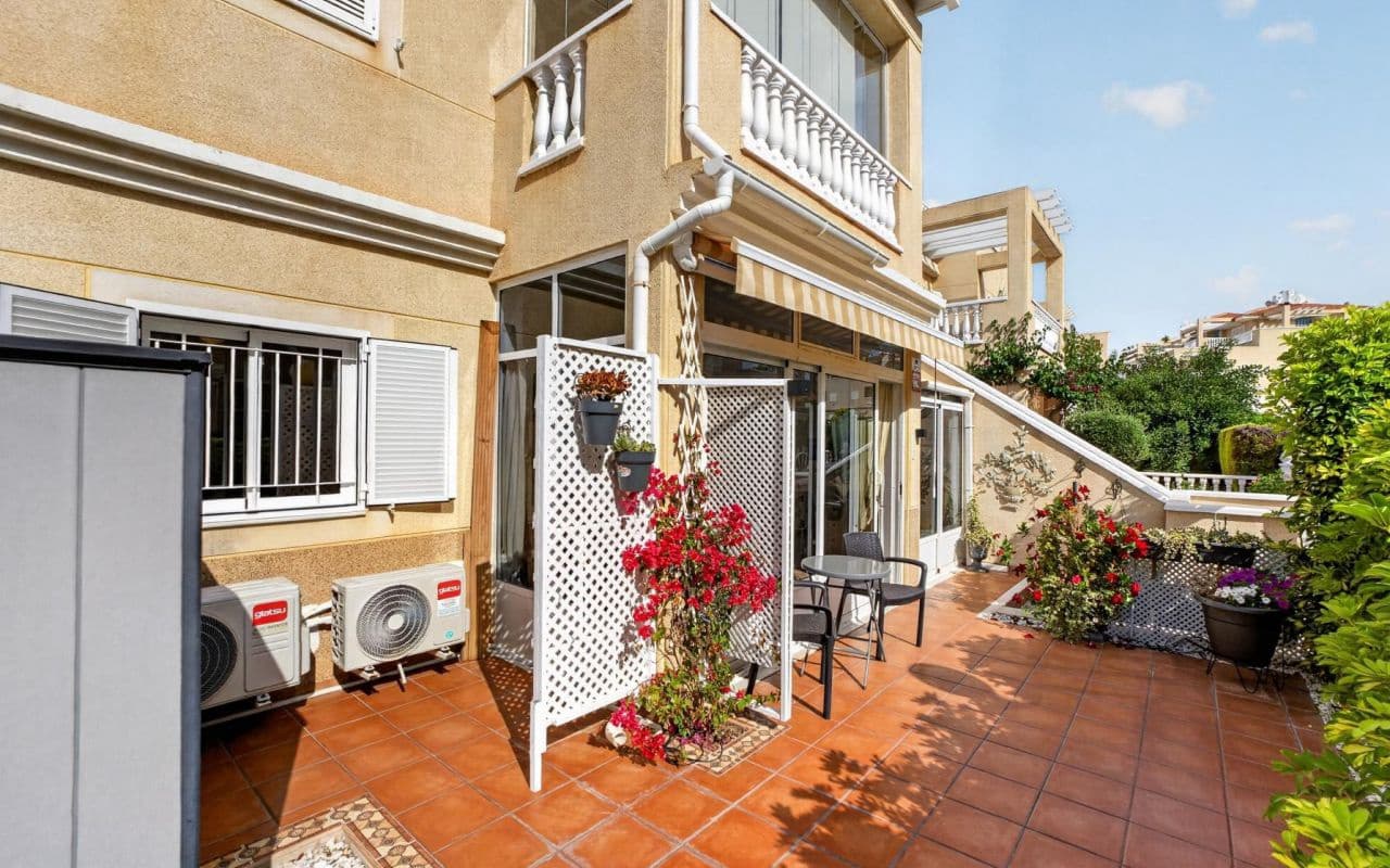 2 soverom Leilighet til salgs i Playa Flamenca med svømmebasseng - € 195 000 (Ref: 9976156)