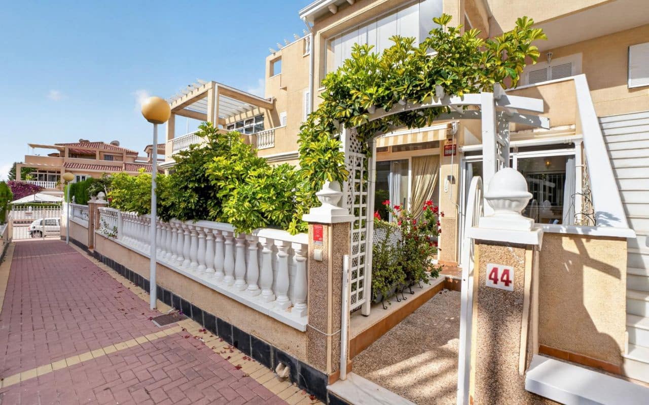 2 soverom Leilighet til salgs i Playa Flamenca med svømmebasseng - € 195 000 (Ref: 9976156)