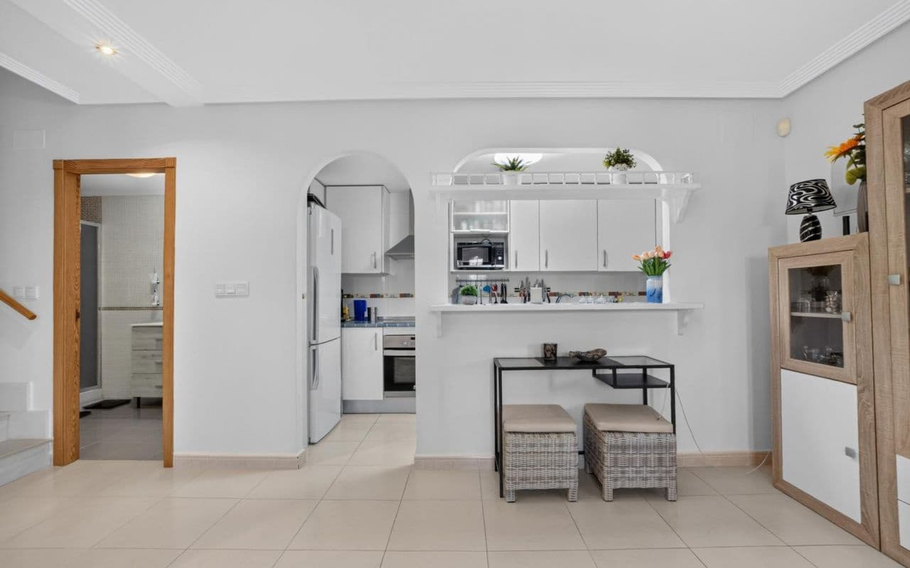 3 soveværelse Byhus til salg i Playa Flamenca med swimmingpool - € 399.000 (Ref: 9977763)