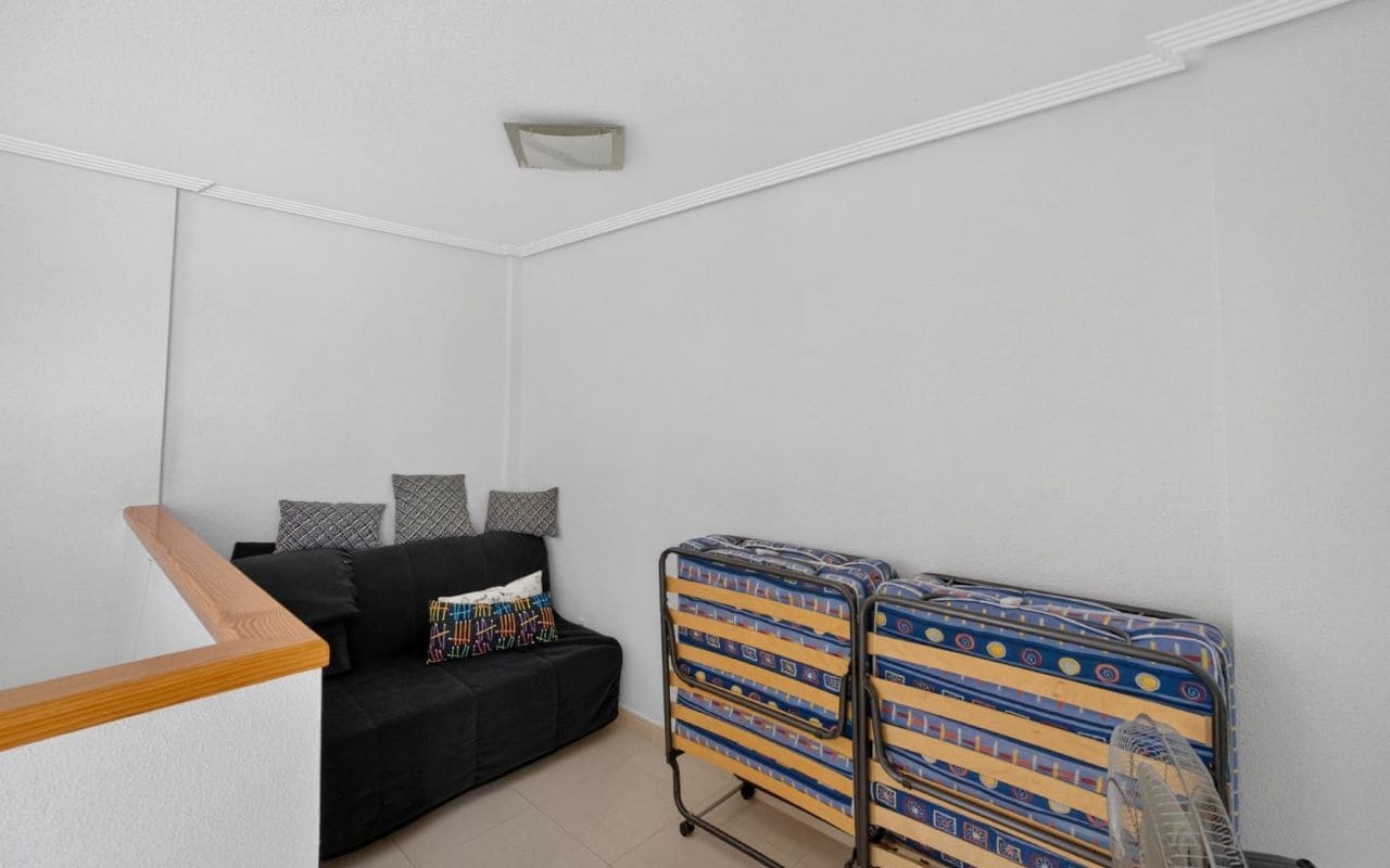 3 soveværelse Byhus til salg i Playa Flamenca med swimmingpool - € 399.000 (Ref: 9977763)