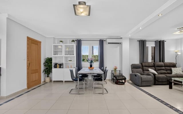 3 soverom Hus til salgs i Playa Flamenca, Orihuela med svømmebasseng - € 399 000 (Ref: 9977763)