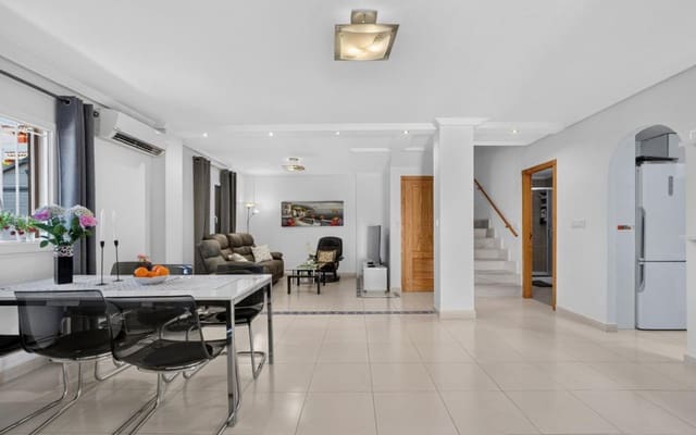 3 soverom Hus til salgs i Playa Flamenca, Orihuela med svømmebasseng - € 399 000 (Ref: 9977763)