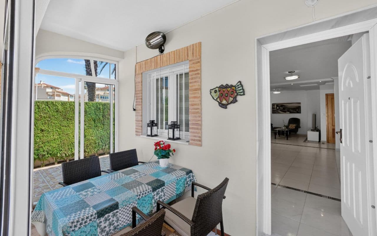 3 soveværelse Byhus til salg i Playa Flamenca med swimmingpool - € 399.000 (Ref: 9977763)