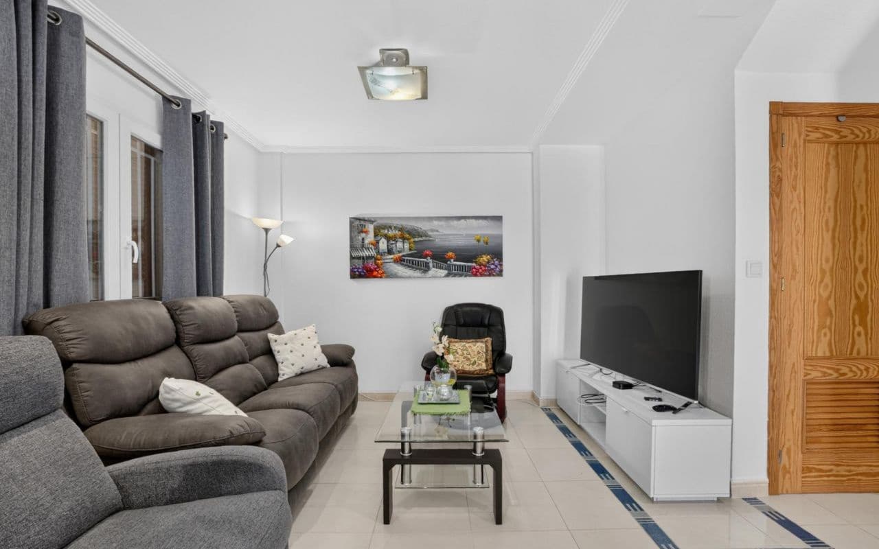 3 soveværelse Byhus til salg i Playa Flamenca med swimmingpool - € 399.000 (Ref: 9977763)