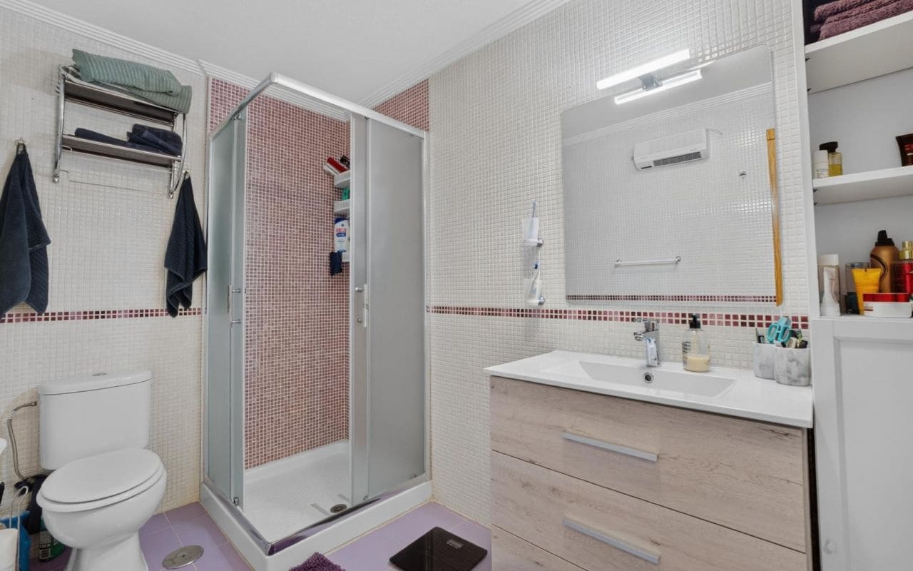 3 soveværelse Byhus til salg i Playa Flamenca med swimmingpool - € 399.000 (Ref: 9977763)