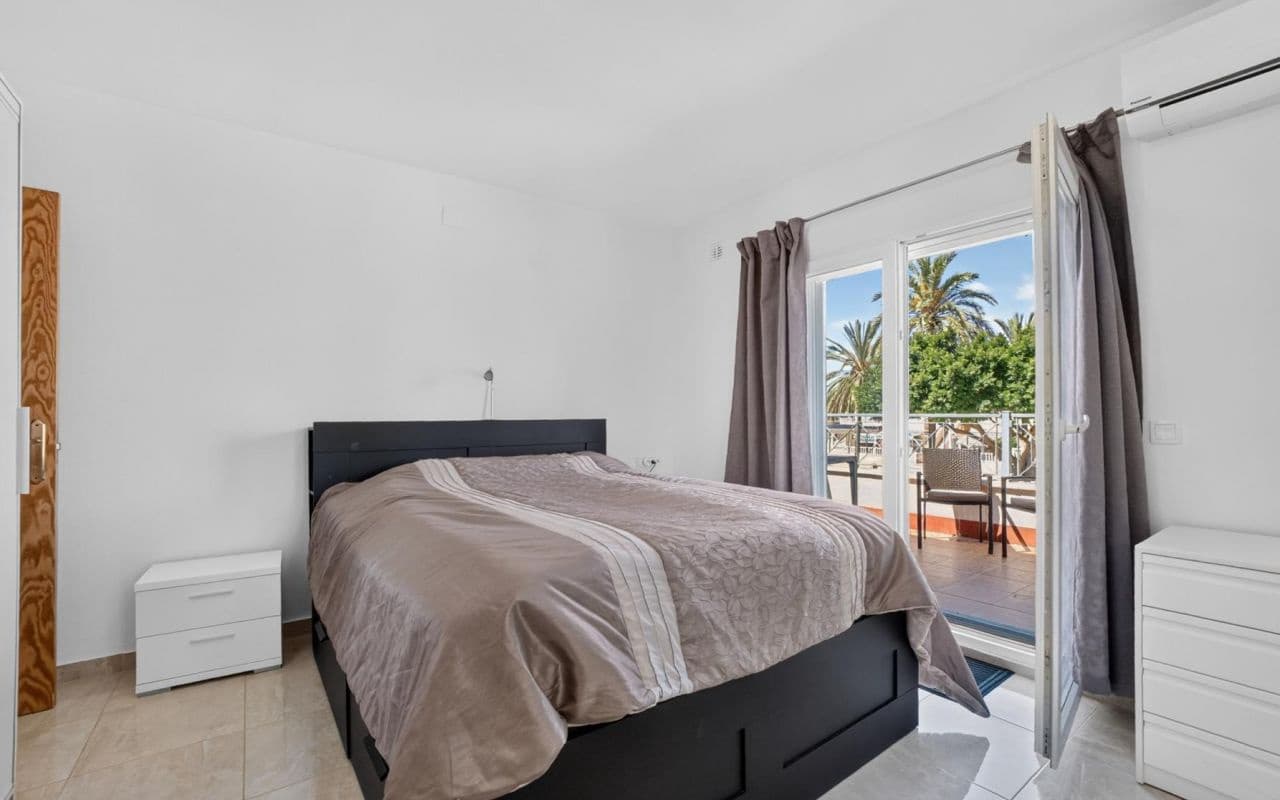 3 soveværelse Byhus til salg i Playa Flamenca med swimmingpool - € 399.000 (Ref: 9977763)
