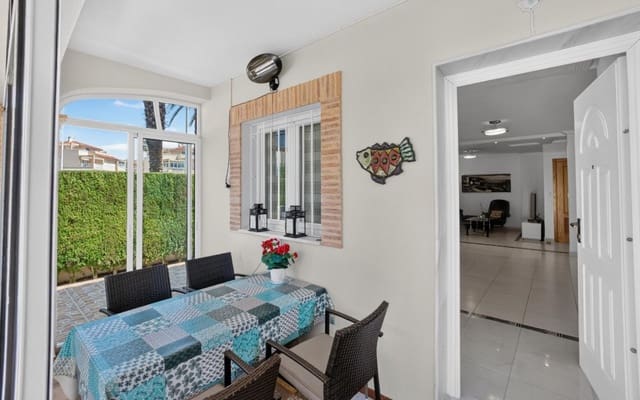 3 soverom Hus til salgs i Playa Flamenca, Orihuela med svømmebasseng - € 399 000 (Ref: 9977763)