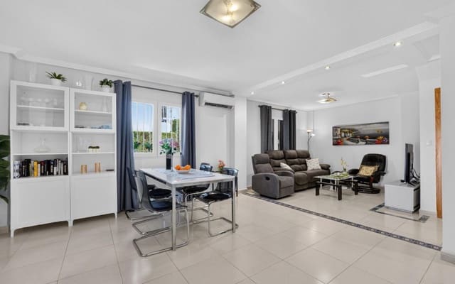 3 soverom Hus til salgs i Playa Flamenca, Orihuela med svømmebasseng - € 399 000 (Ref: 9977763)